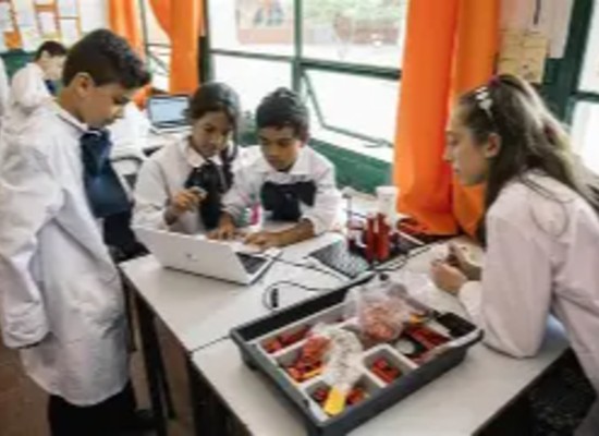 Alumno de 12 años golpeó a su maestra en escuela de Melo