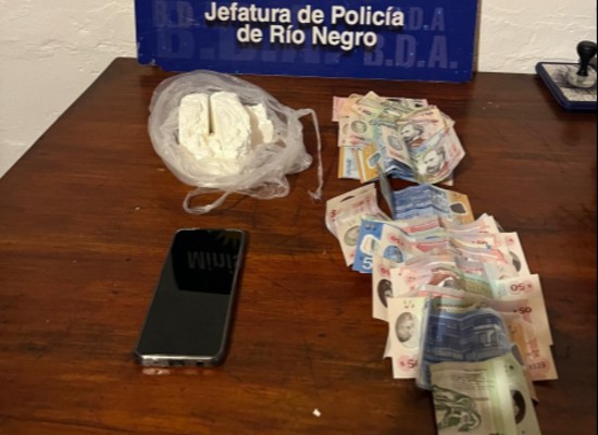 Dos detenidos con más de 700 gramos de cocaína en operativos antidrogas en Río Negro