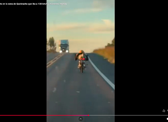 Captaron a un motociclista en la zona de Quebracho que iba a 130 km/h y haciendo zigzag